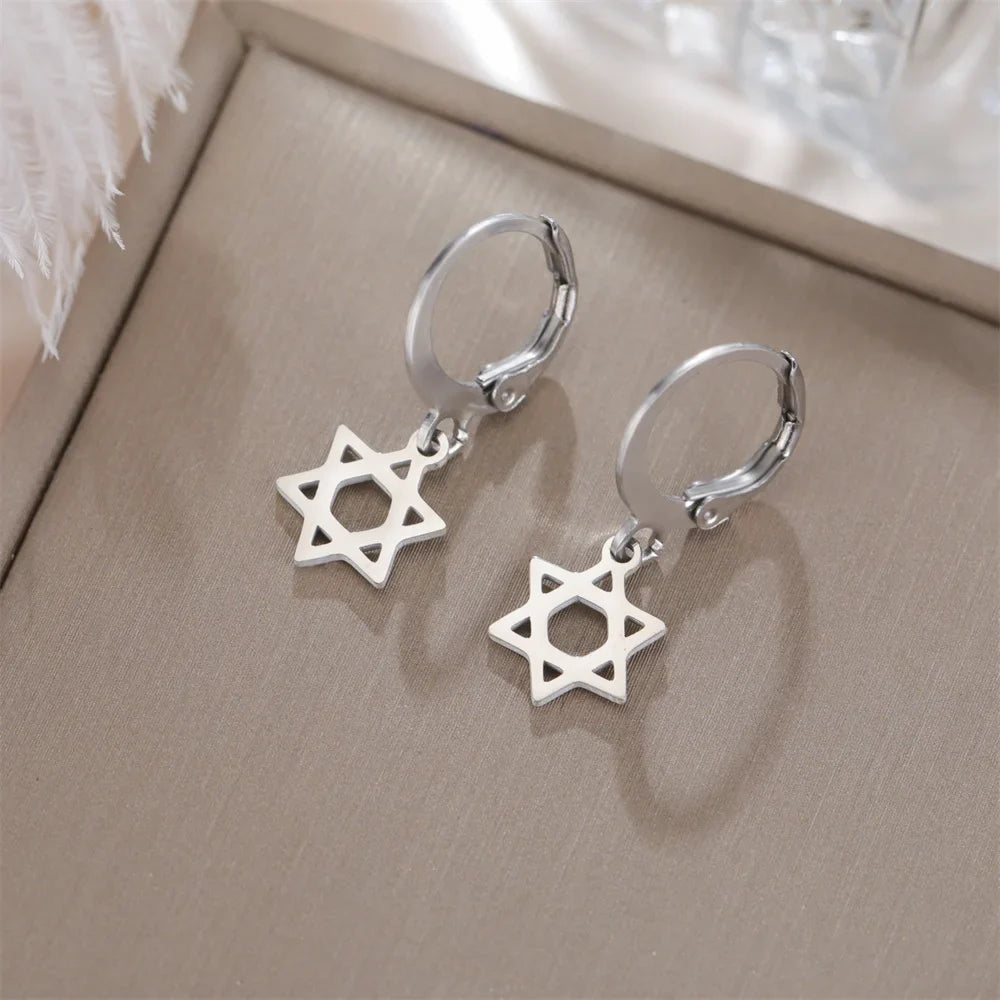 Pendientes colgantes para mujer con la <span data-glossary-id="etoile-de-david">estrella de David</span> simbólica judía de plata