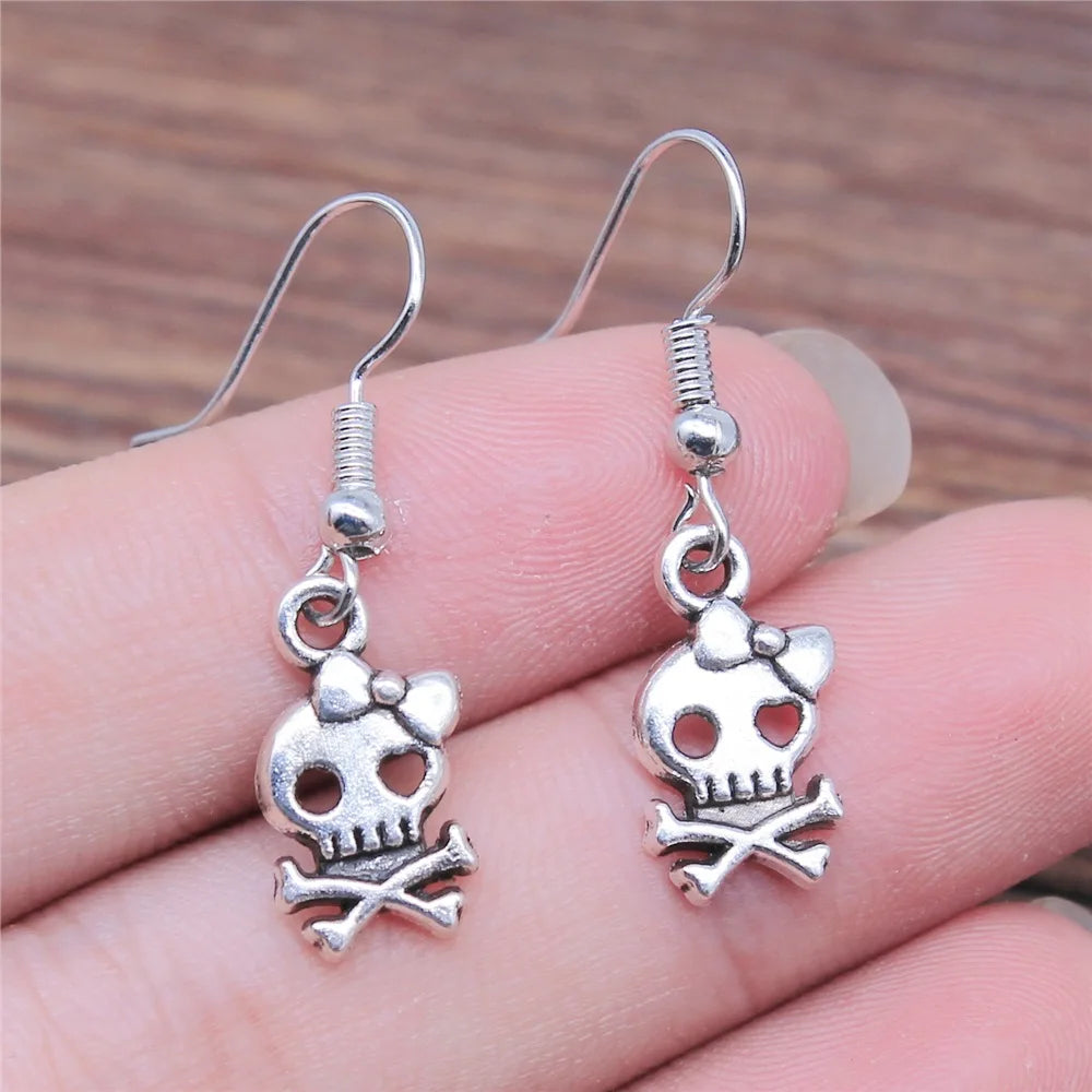 Pendientes colgantes de calavera con lazo pirata