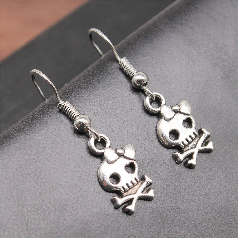 Pendientes colgantes de calavera con lazo pirata