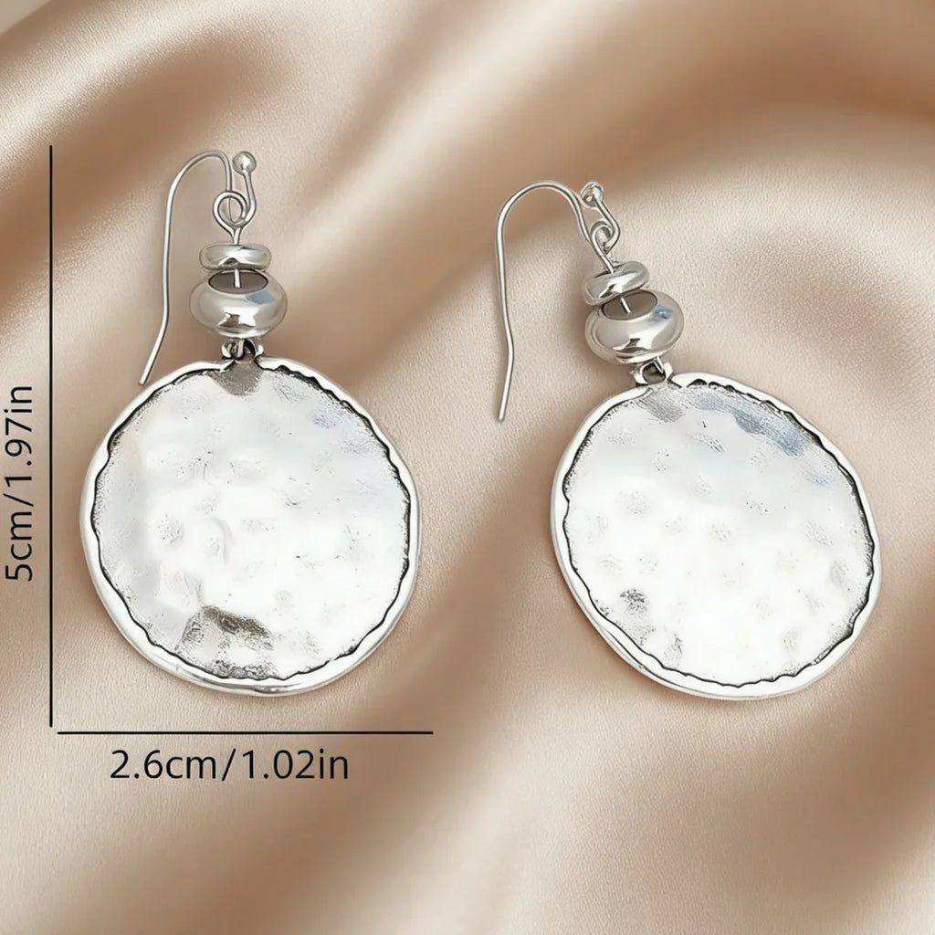 Pendientes colgantes vintage de metal martillado 