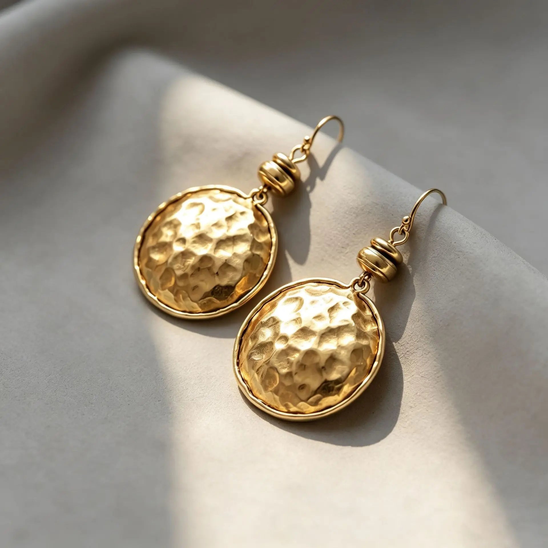 Pendientes colgantes vintage de metal martillado 