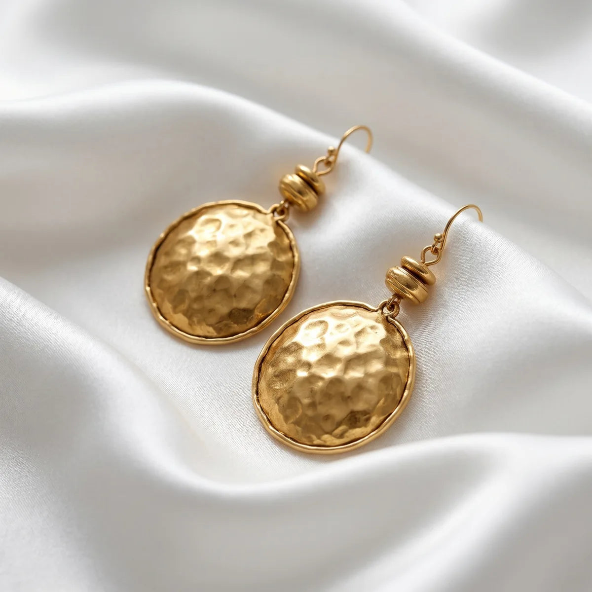 Pendientes colgantes vintage de metal martillado 