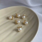 Pendientes de perla con barra geométrica