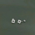 Pendientes de trébol calado y strass