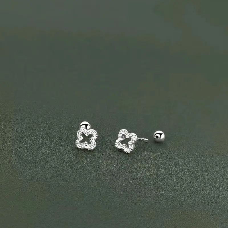 Pendientes de trébol calado y strass
