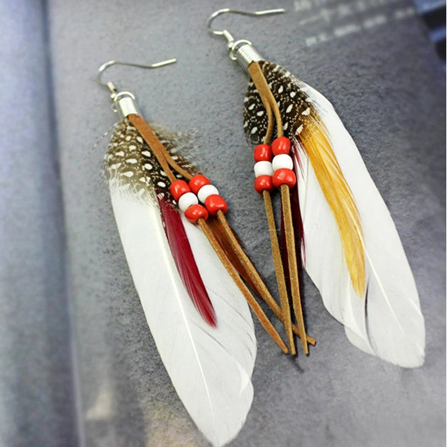 Pendientes de plumas estilo Apaches blanco