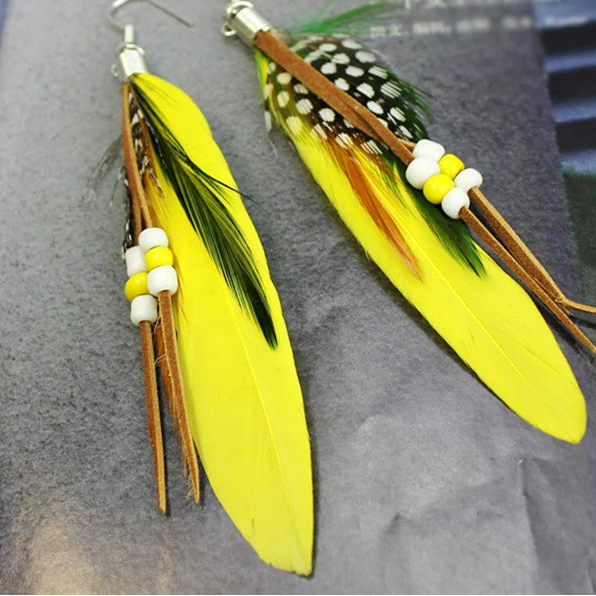 Pendientes de plumas estilo Apaches amarillo