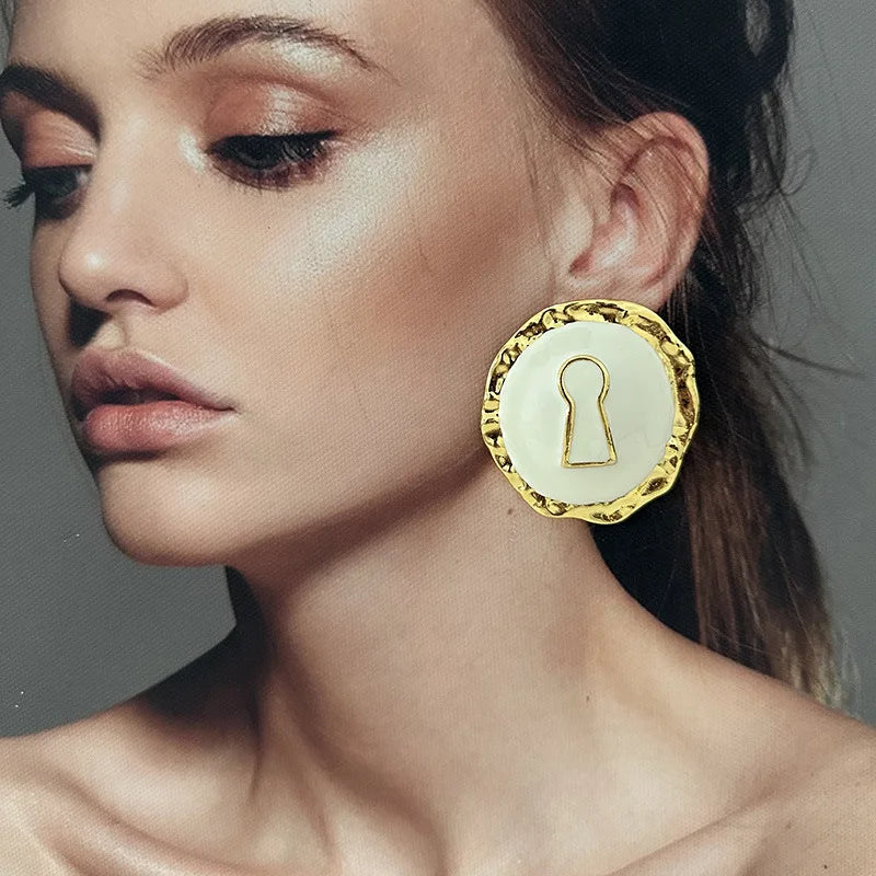 Pendientes redondos llave blanco