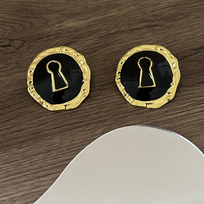 Pendientes redondos llave negro