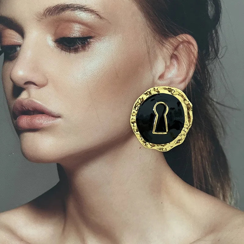 Pendientes redondos llave negro