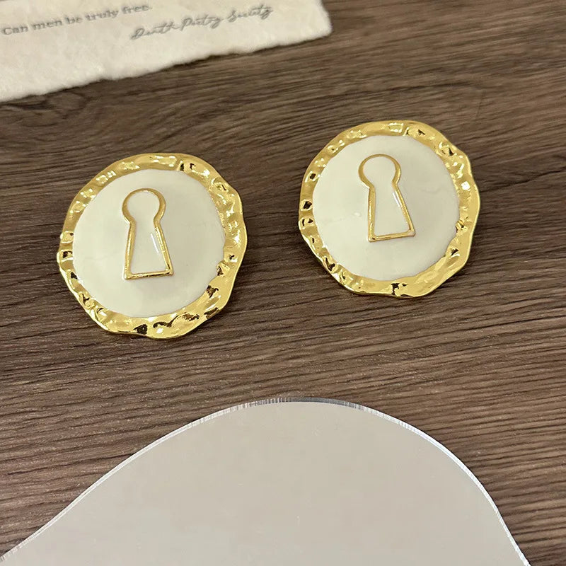 Pendientes redondos llave blanco