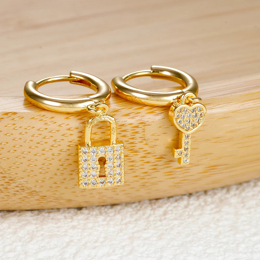 Pendientes de aro llave y candado con strass llave y candado dorado