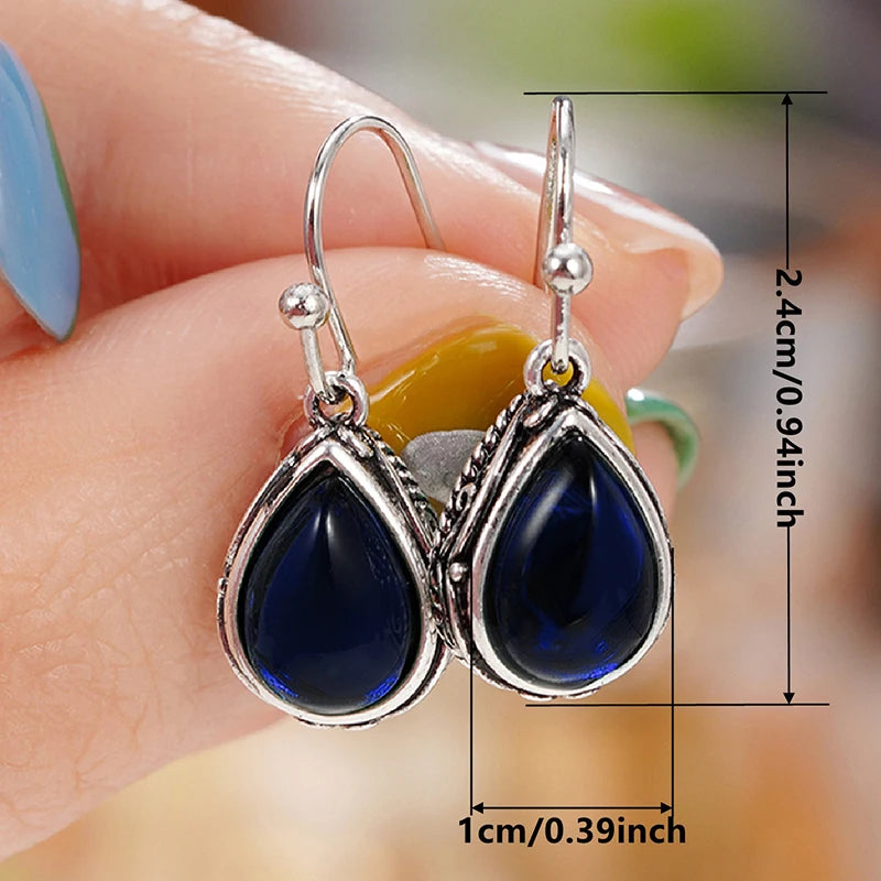 Pendientes de estilo étnico con su gota de agua