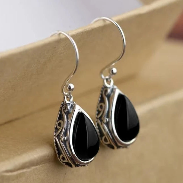 Pendientes de estilo étnico con su gota de agua plateada y negra