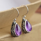 Pendientes de estilo étnico con su gota de agua plateada y violeta
