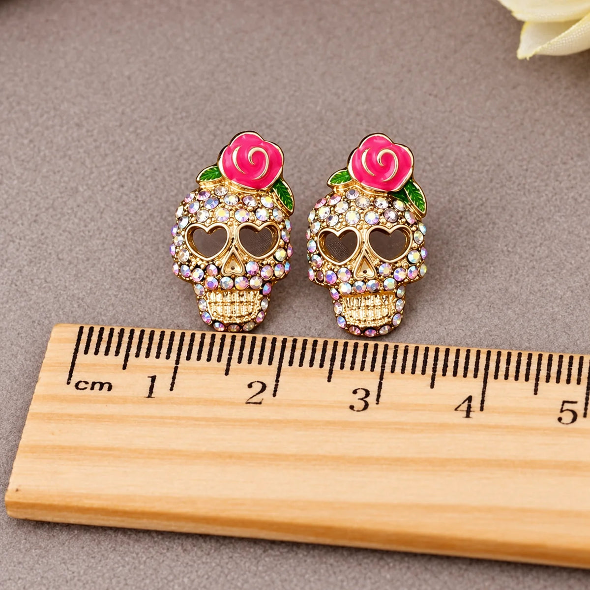 Pendientes de calavera Calavera con strass, rosa y ojos en forma de corazón
