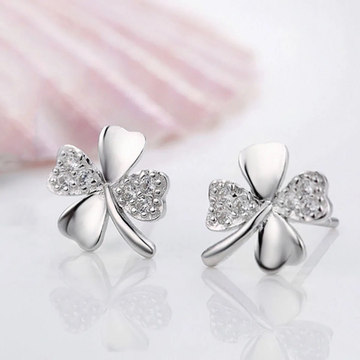 Pendientes trébol de cuatro corazones pavé de strass