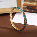 Pulsera con motivos florales y de follaje en esmalte de color verde agua