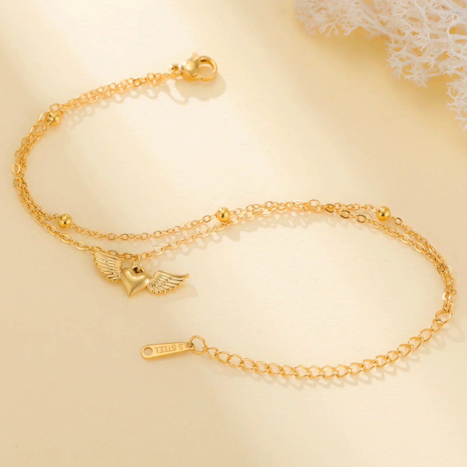 Pulsera ajustable alas de ángel dorada