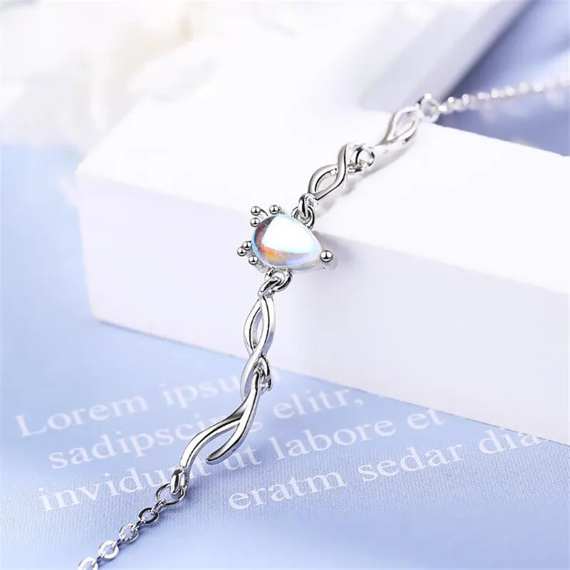 Pulsera ajustable con gota de piedra lunar