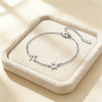 Pulsera ajustable con la <span data-glossary-id="Etoile de David">Estrella de David</span> y <span data-glossary-id="Chai">Chai</span>, símbolos de pertenencia judía en plata