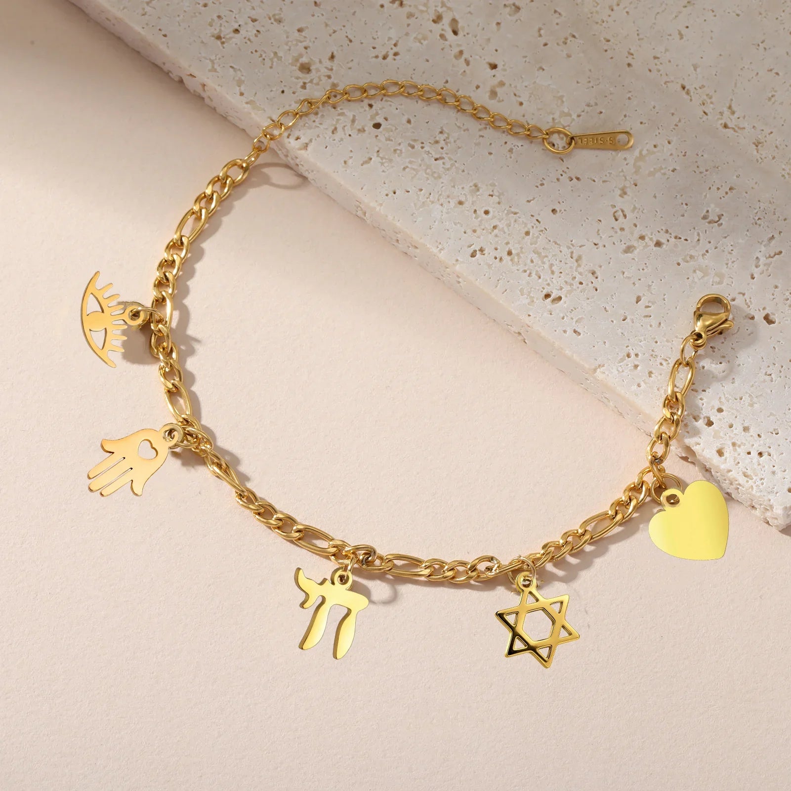 Pulsera ajustable con colgantes de protección judía oro