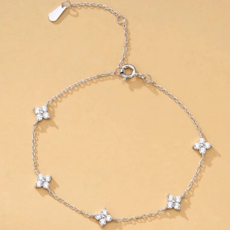 Pulsera ajustable de tréboles con strass 