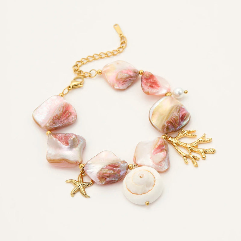 Pulsera de conchas con hermosas perlas de nácar