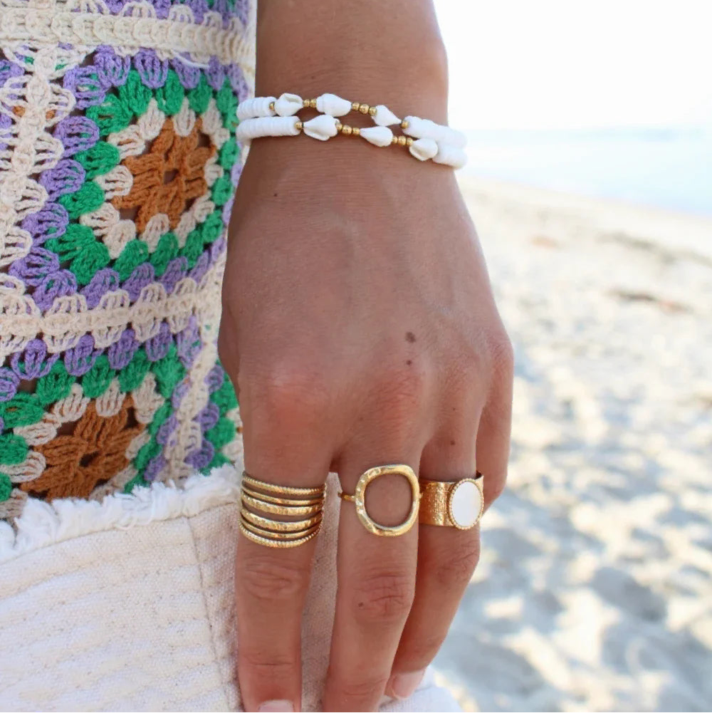Pulsera con concha Cauri y perlas