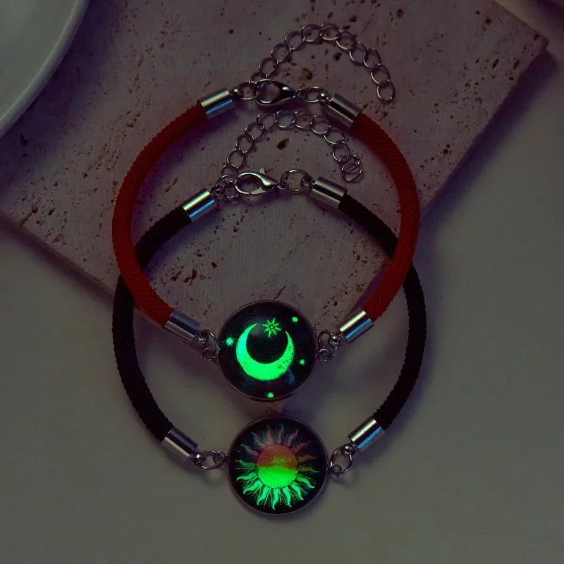 Pulsera con Media Luna y Sol Luminoso rojo y negro