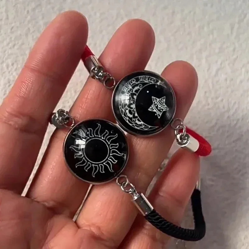 Pulsera con Media Luna y Sol Luminoso rojo y negro