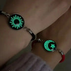 Pulsera con Media Luna y Sol Luminoso rojo y negro