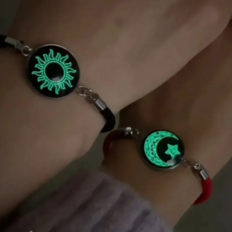 Pulsera con Media Luna y Sol Luminoso rojo y negro