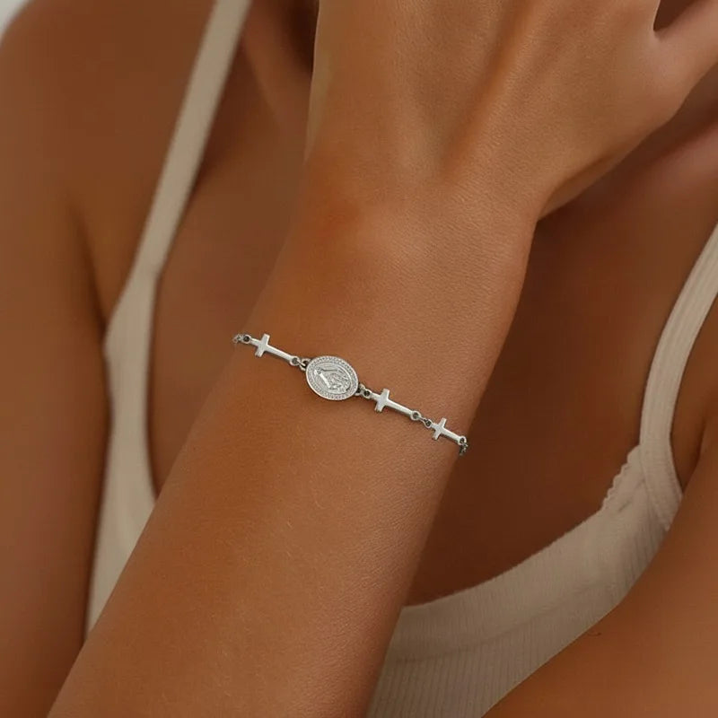 Pulsera con medalla de la Virgen María y cruz de plata