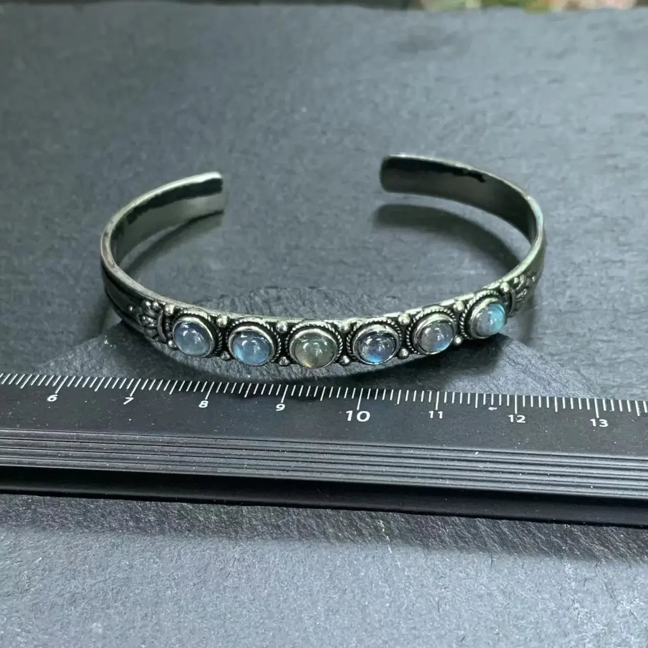 Pulsera con Piedras de Luna