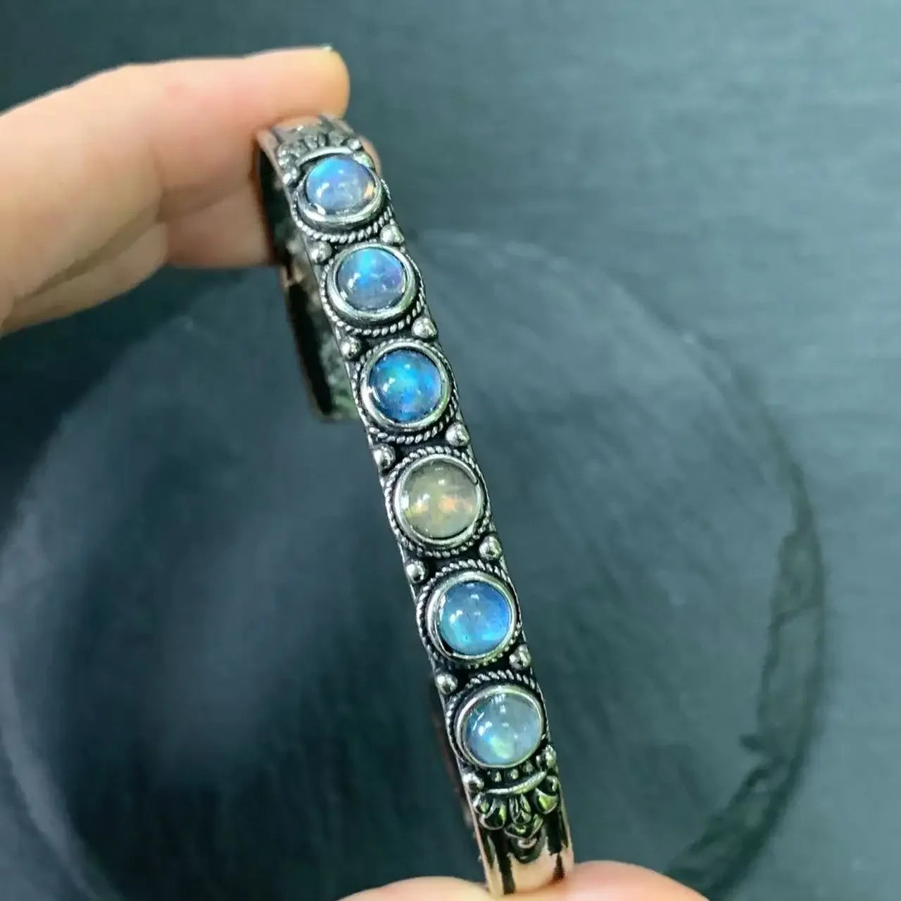 Pulsera con Piedras de Luna