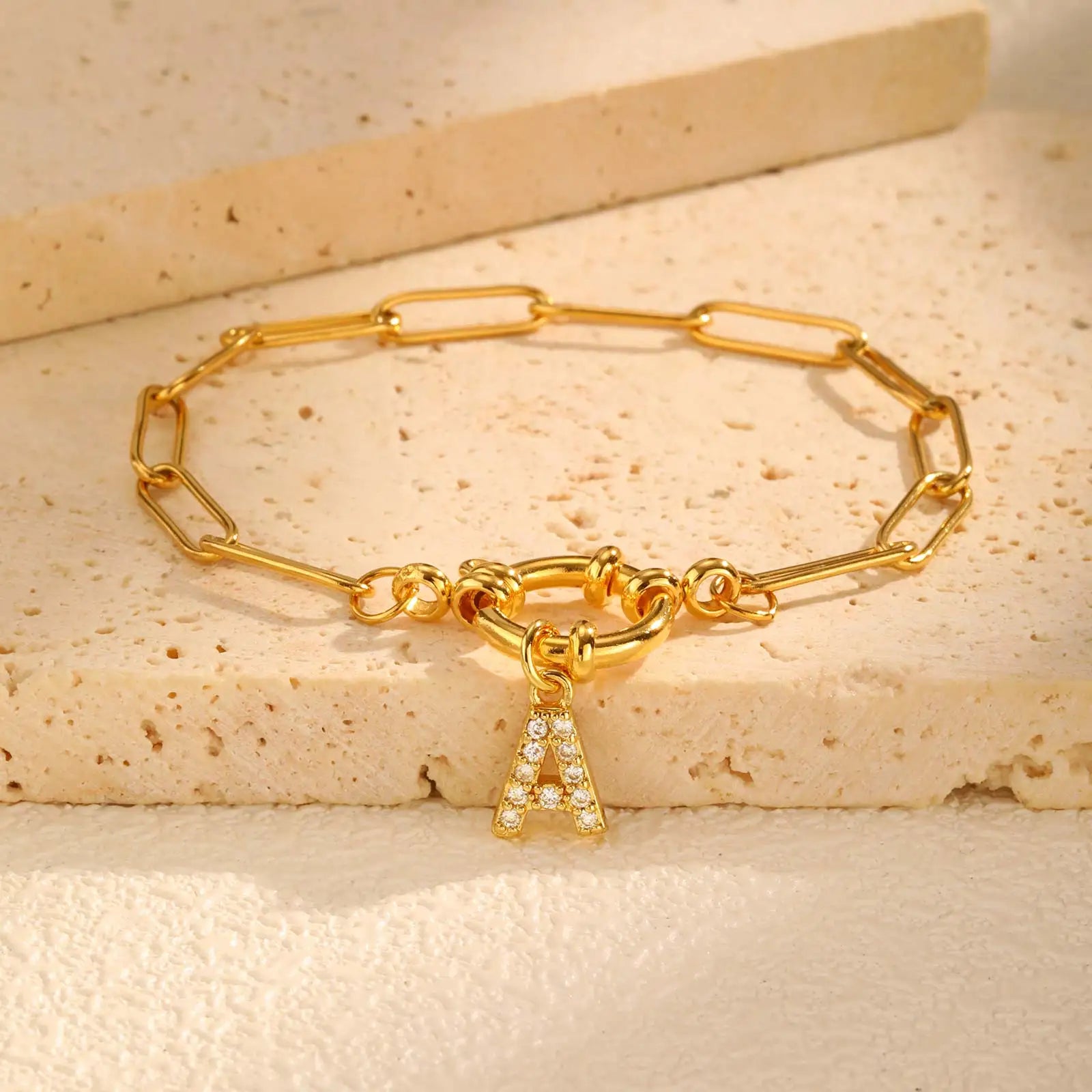Pulsera personalizada con la inicial a