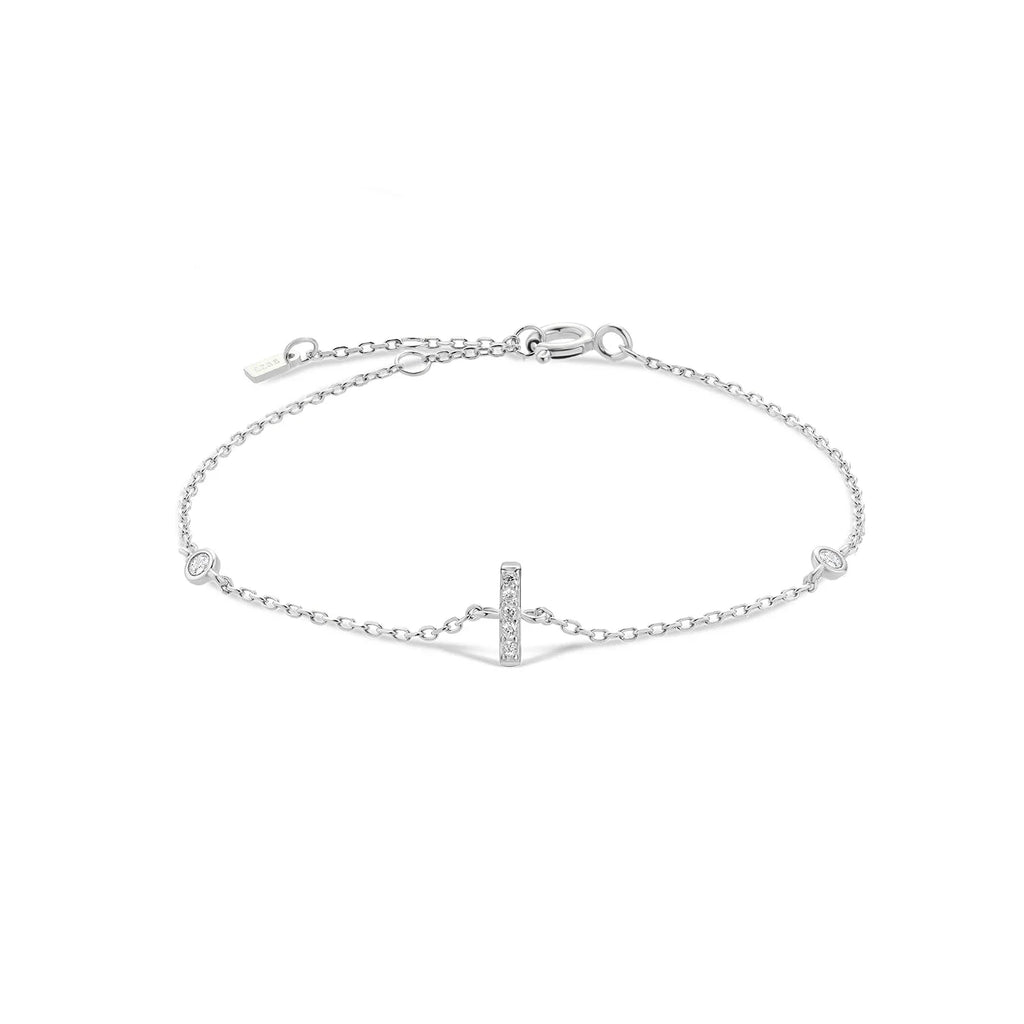 Pulsera con inicial de strass plateado i