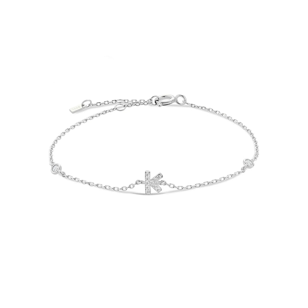 Pulsera con inicial de strass plateado k