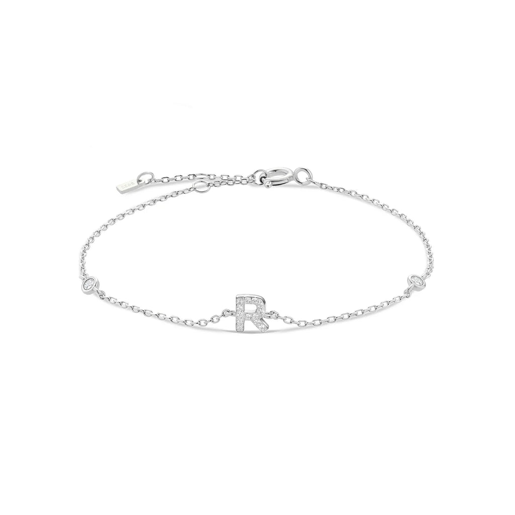 Pulsera con inicial de strass plateado r