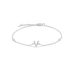 Pulsera con inicial de strass plateado v