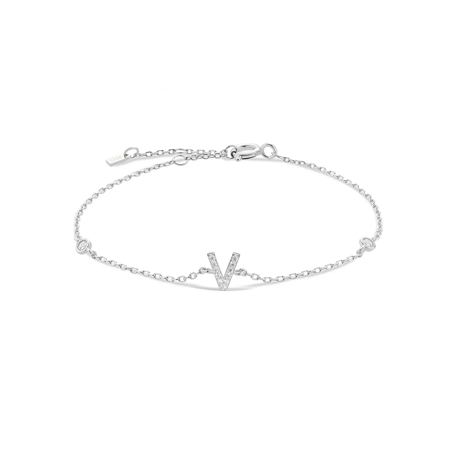 Pulsera con inicial de strass plateado v