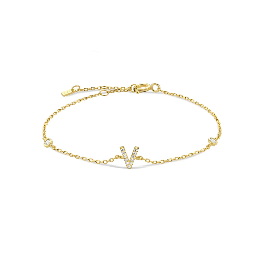 Pulsera con inicial de strass dorado v