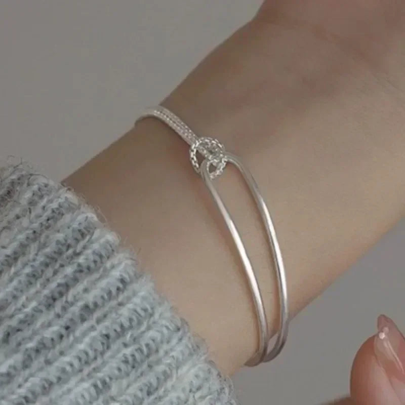 Pulsera con nudo de estilo moderno