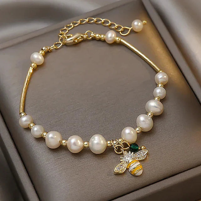 Pulsera con perlas blancas abeja