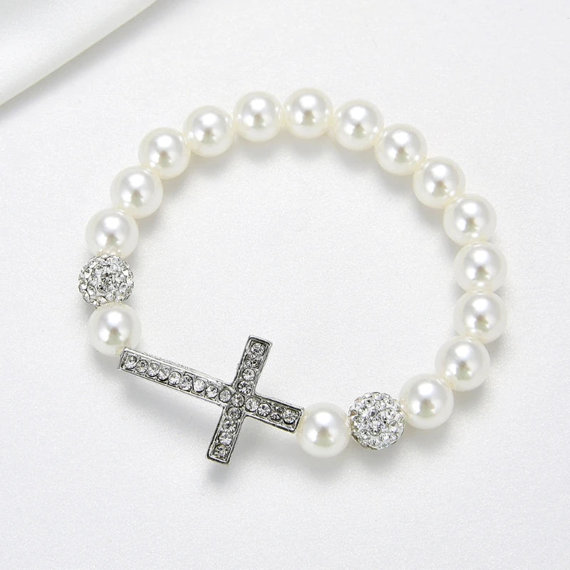 Pulsera con Perlas Blancas y Cruz