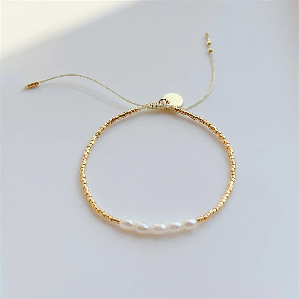 Pulsera con perlas de agua dulce alineadas