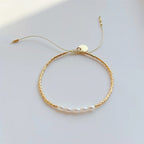 Pulsera con perlas de agua dulce alineadas