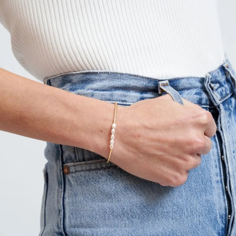 Pulsera con perlas de agua dulce alineadas