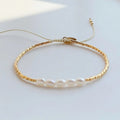 Pulsera con perlas de agua dulce alineadas